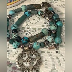 Beautiful Turquoise Stone necklace.
Mexico 925 Sterling Silver